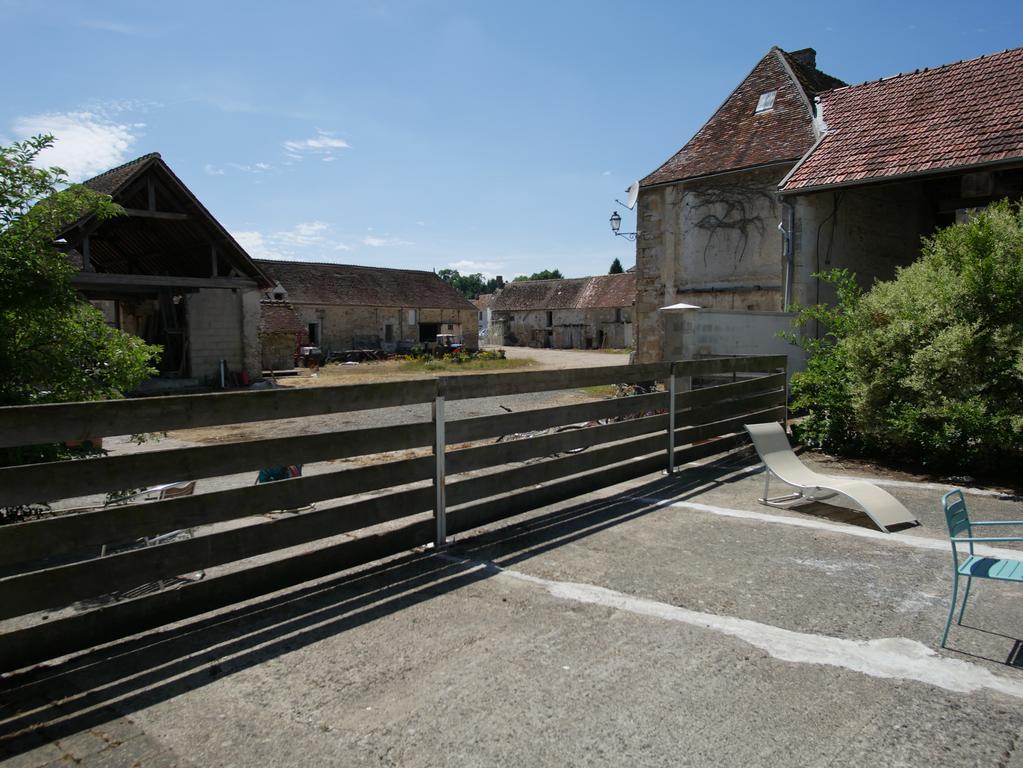 Gites De La Grande Ferme Avernes Exterior foto