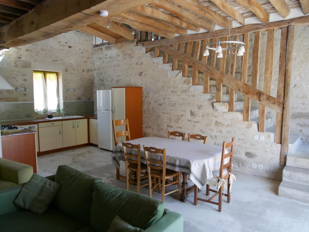 Gites De La Grande Ferme Avernes Exterior foto